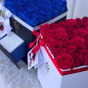 Caja 30 Rosas con compartimiento de dulces