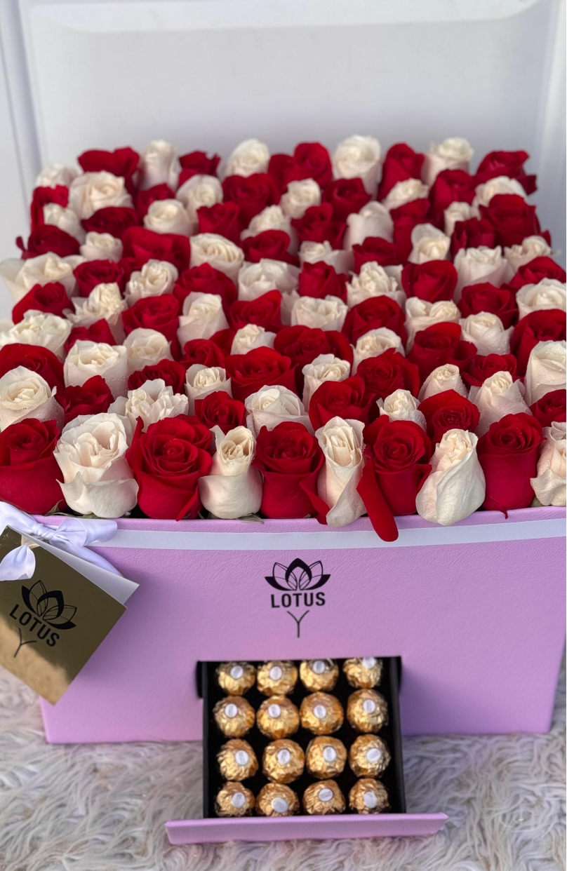Caja de 100 Rosas con Compartimiento de Dulces - Imagen 6
