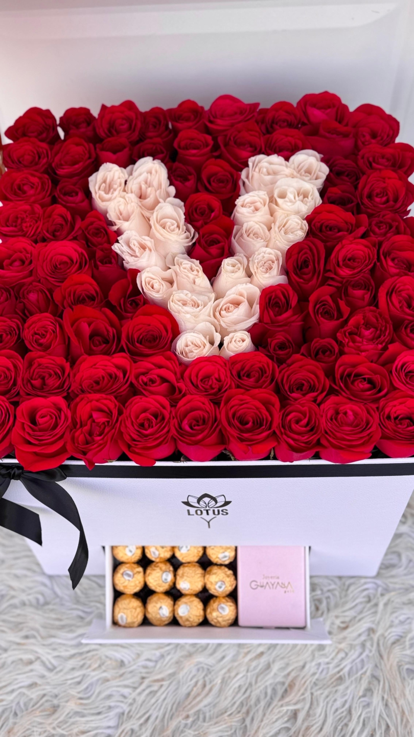 Caja de 100 Rosas con Compartimiento de Dulces - Imagen 5