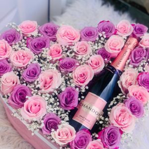 Caja Corazón con Rosas y Gipsofilia