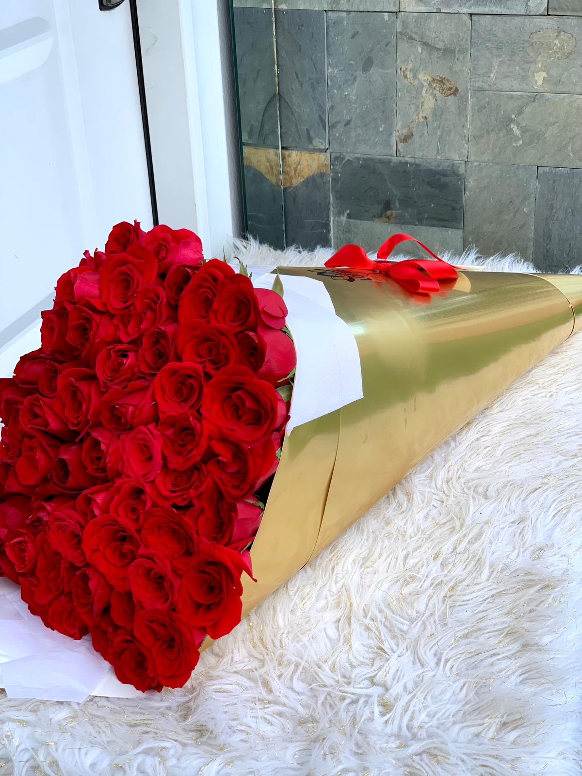 Cono de 50 rosas - Imagen 3