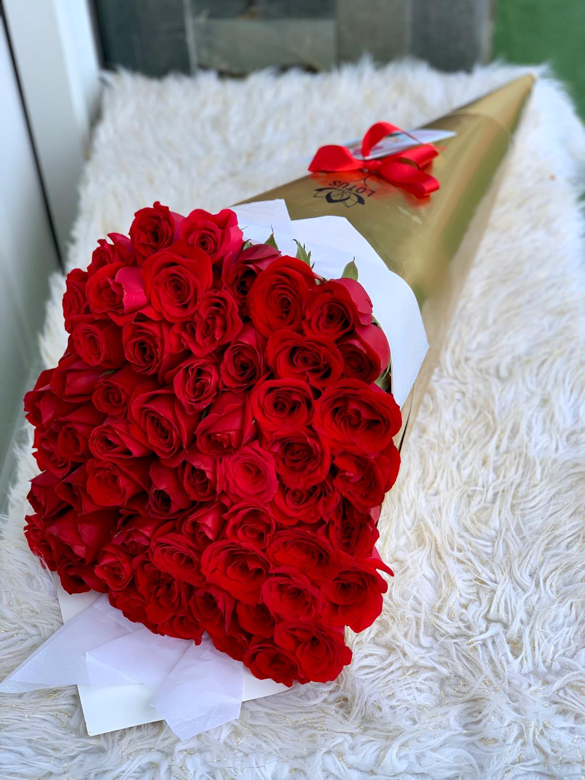 Cono de 50 rosas - Imagen 5